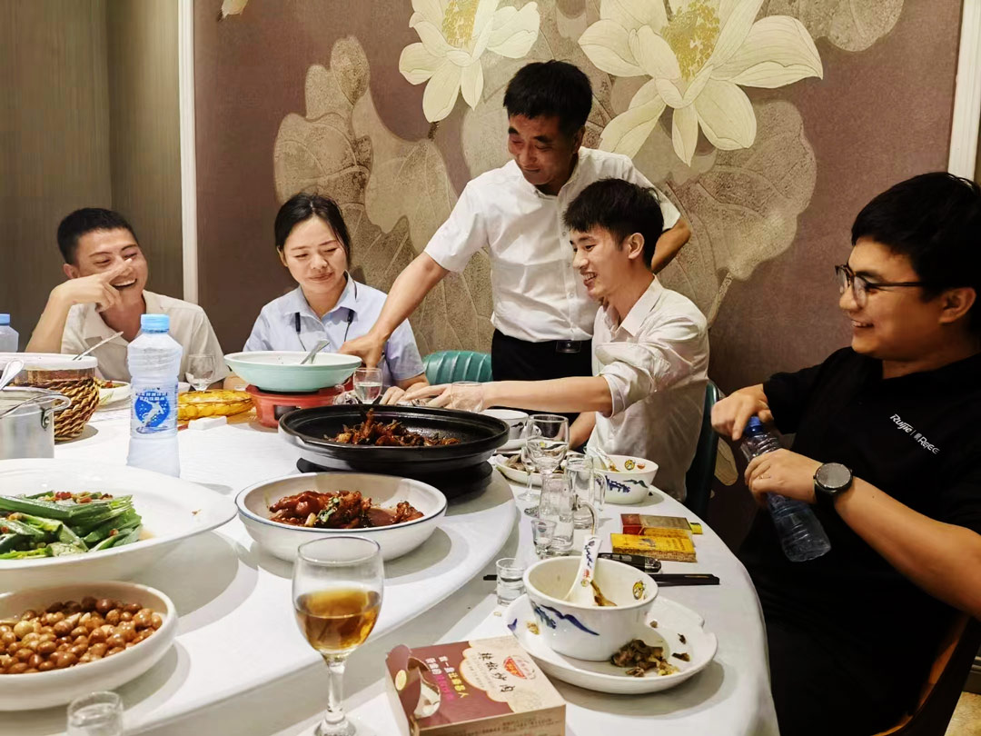 白酒夜飲，前程似錦